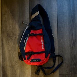 Patagonia Red and Blue Sling Bag atom 8L